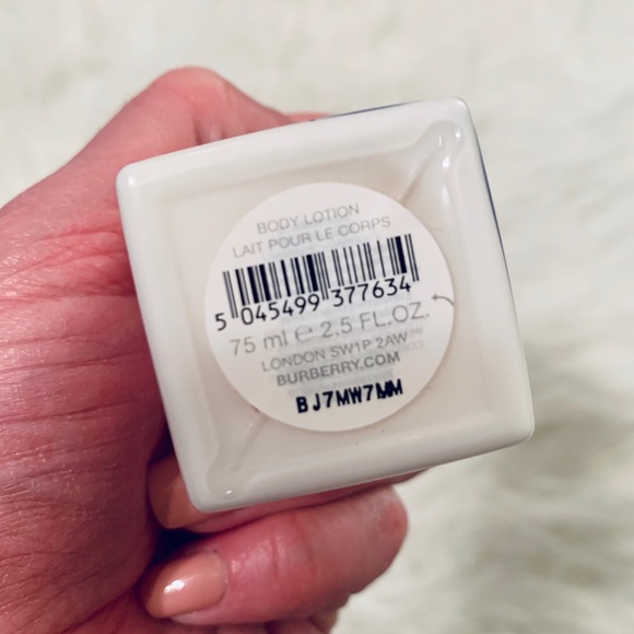 Burberry blush travel size body lotion - Picture 2 of 2